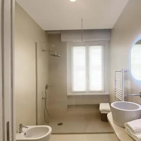 The Window On The Theatre And The Cathedral - Luxury Como