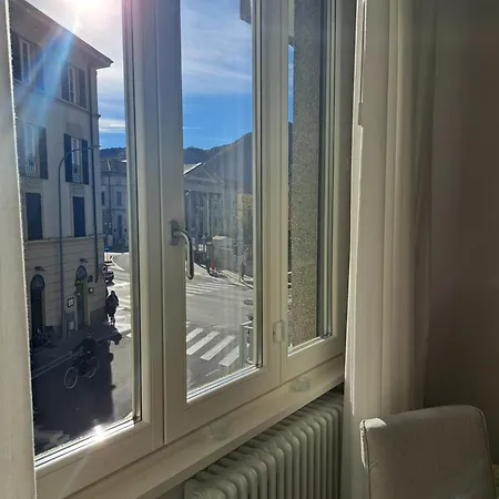 The Window On The Theatre And The Cathedral - Luxury Como