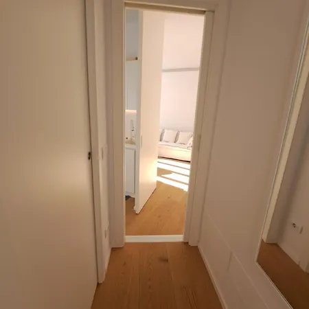 The Window On The Theatre And The Cathedral - Luxury Apartment Como