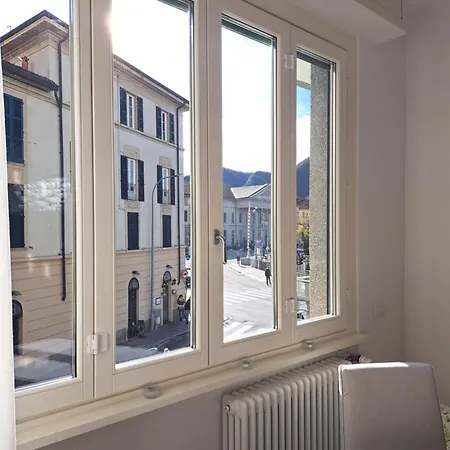 The Window On The Theatre And The Cathedral - Luxury Como