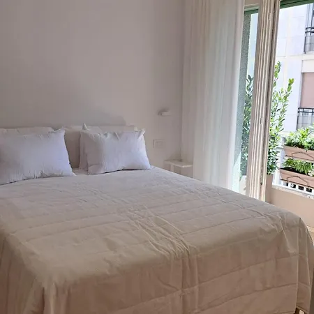 The Window On The Theatre And The Cathedral - Luxury Apartment