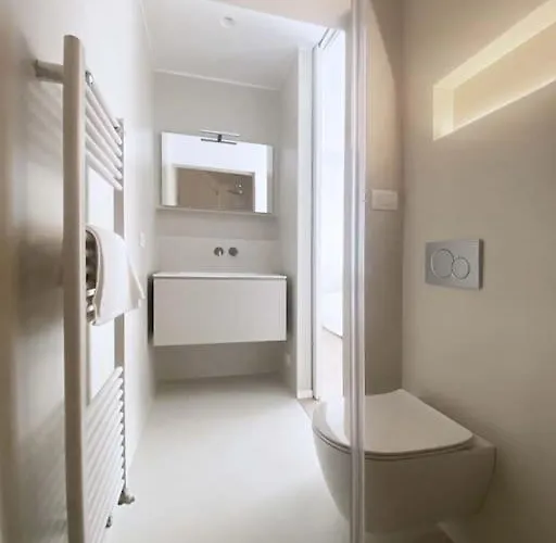 The Window On The Theatre And The Cathedral - Luxury * كومو