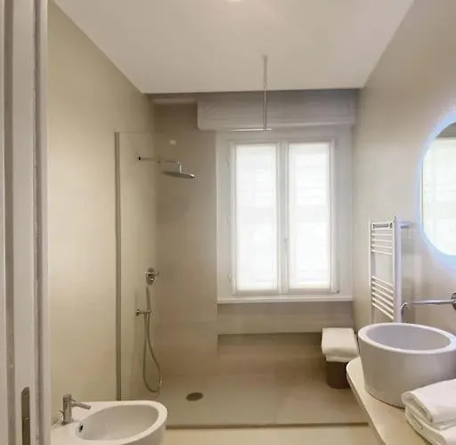 The Window On The Theatre And The Cathedral - Luxury كومو