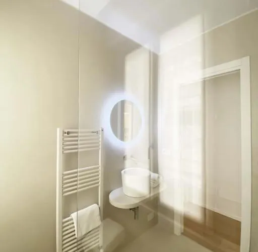 The Window On The Theatre And The Cathedral - Luxury *