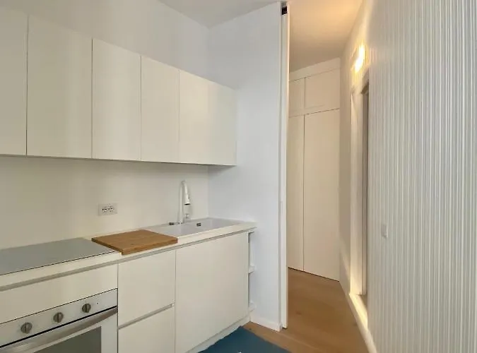 The Window On The Theatre And The Cathedral - Luxury *