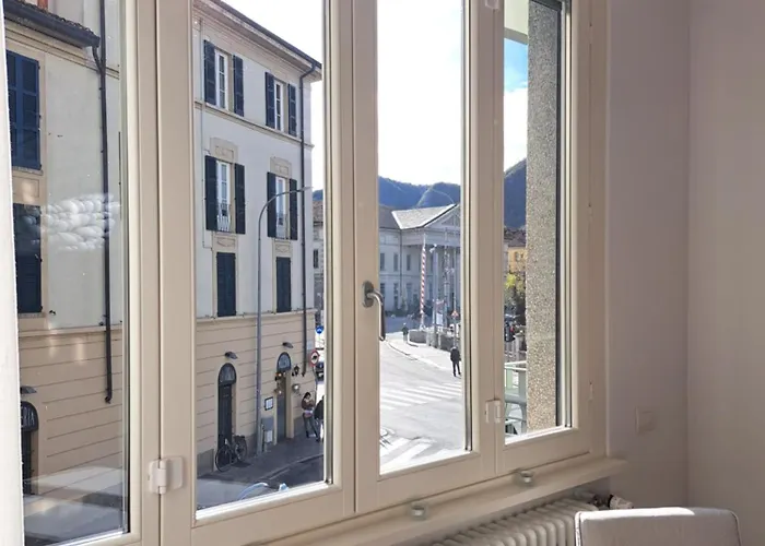 The Window On The Theatre And The Cathedral - Luxury كومو