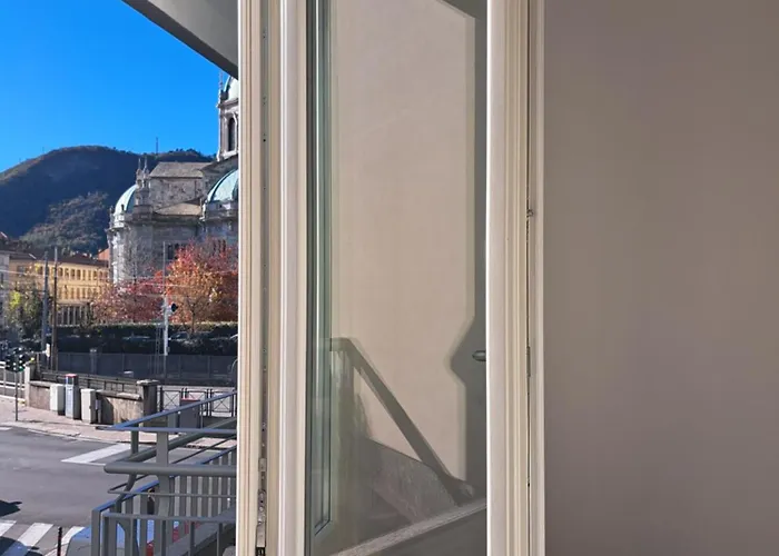 The Window On The Theatre And The Cathedral - Luxury * كومو