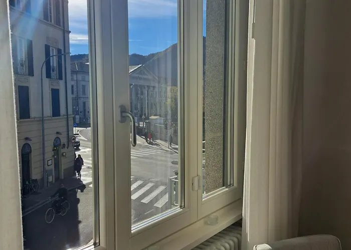 The Window On The Theatre And The Cathedral - Luxury كومو