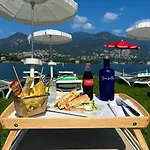 The Window On The Theatre And The Cathedral - Luxury Apartment Como