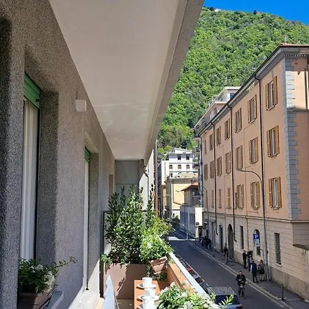 The Window On The Theatre And The Cathedral - Luxury *